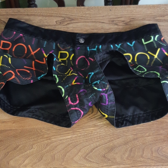 Black Roxy silk reversible shorts size 4 - Picture 17 of 17